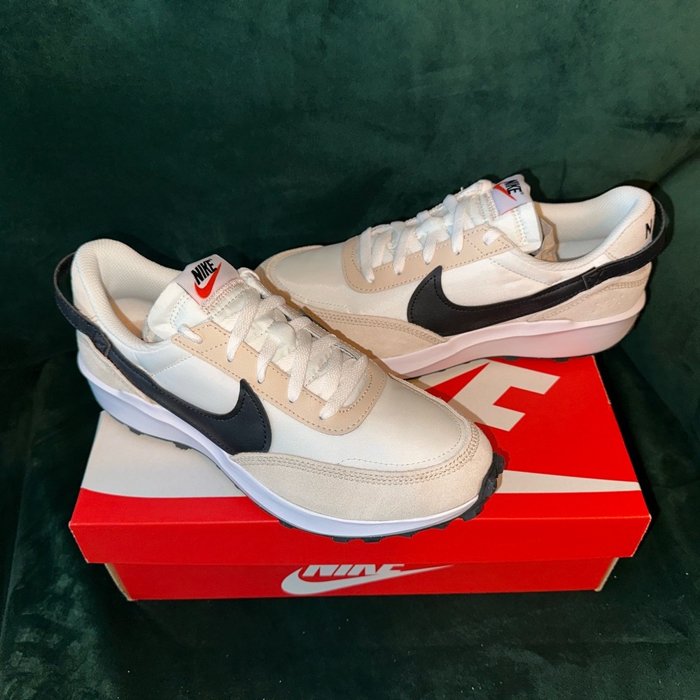 NIB Nike Women’s Waffle Debut Running Shoe size 9